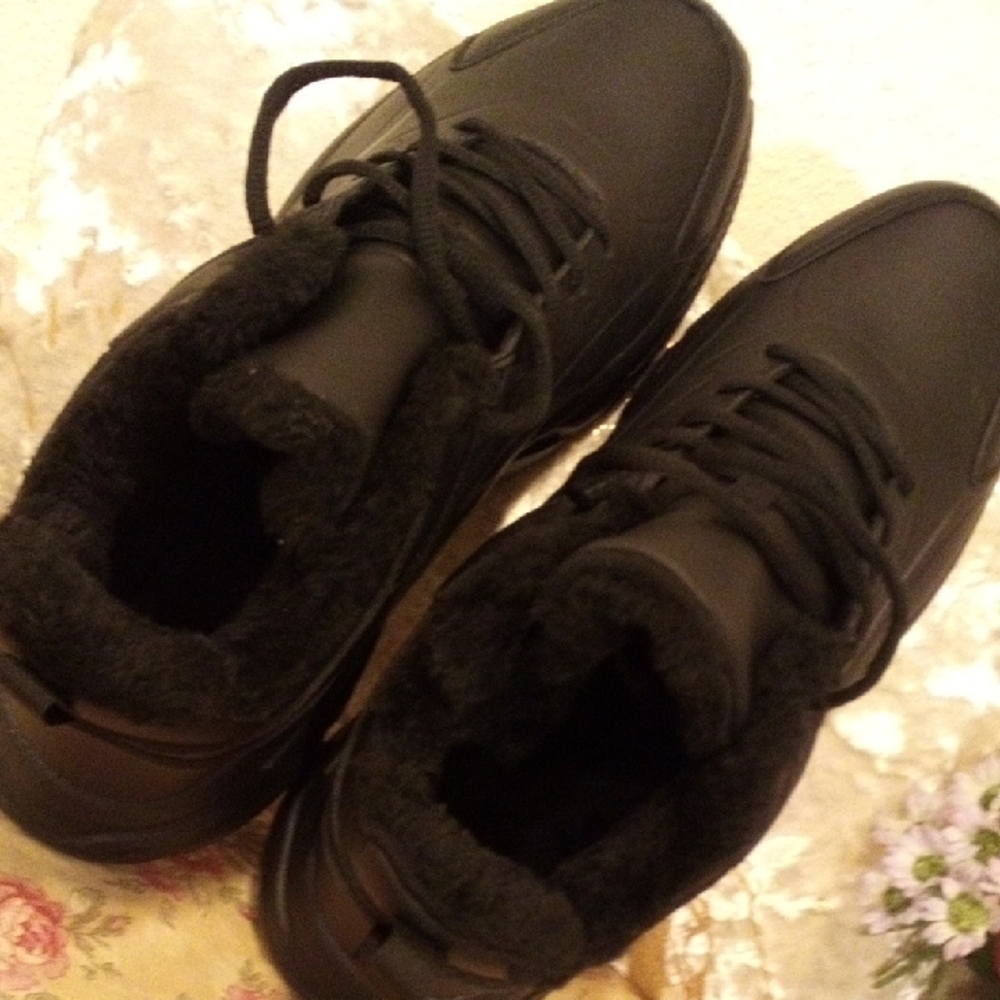 Men's Black Fur-Lined Sneakers